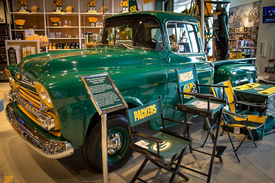 Lambeau Field tour green bay gift shop