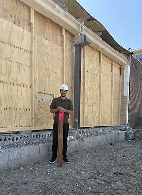 2026-06-19 Bob bij Aldi met achtergrond.jpg