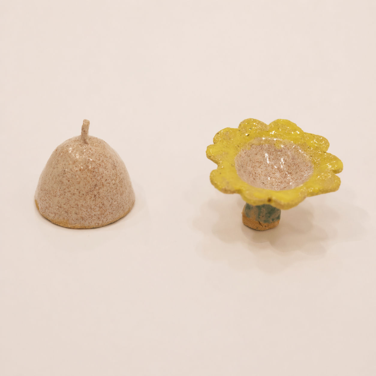 Table Flower (Yellow with Lid)