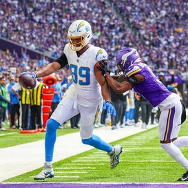 NFL Pittsburgh Steelers Tight End Donald Parham Jr. Named Official Ambassador of Hypamark Elite Girls Flag Football Team. 