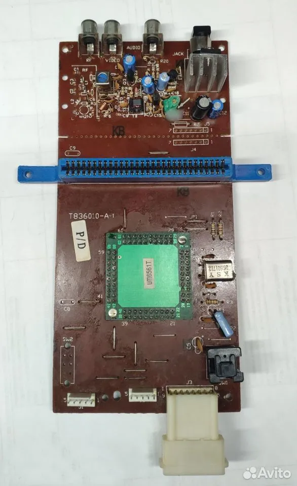 NES-on-a-chip (NOAC) based PCB for the NT-102 type of famiclones. While NOAC-based consoles tend to be poorly made with low performance ratings, ASDER's products are renowned for their robust construction. Manufacturers of poor NOAC consoles were appearing one after another in mainland China at this time, but ASDER's products were apparebntly differentiated by their reliability.