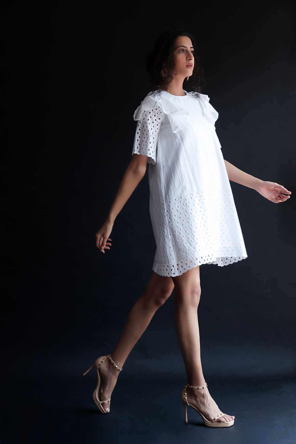 Миниатюра: Straight Dress with Detailed Sleeves