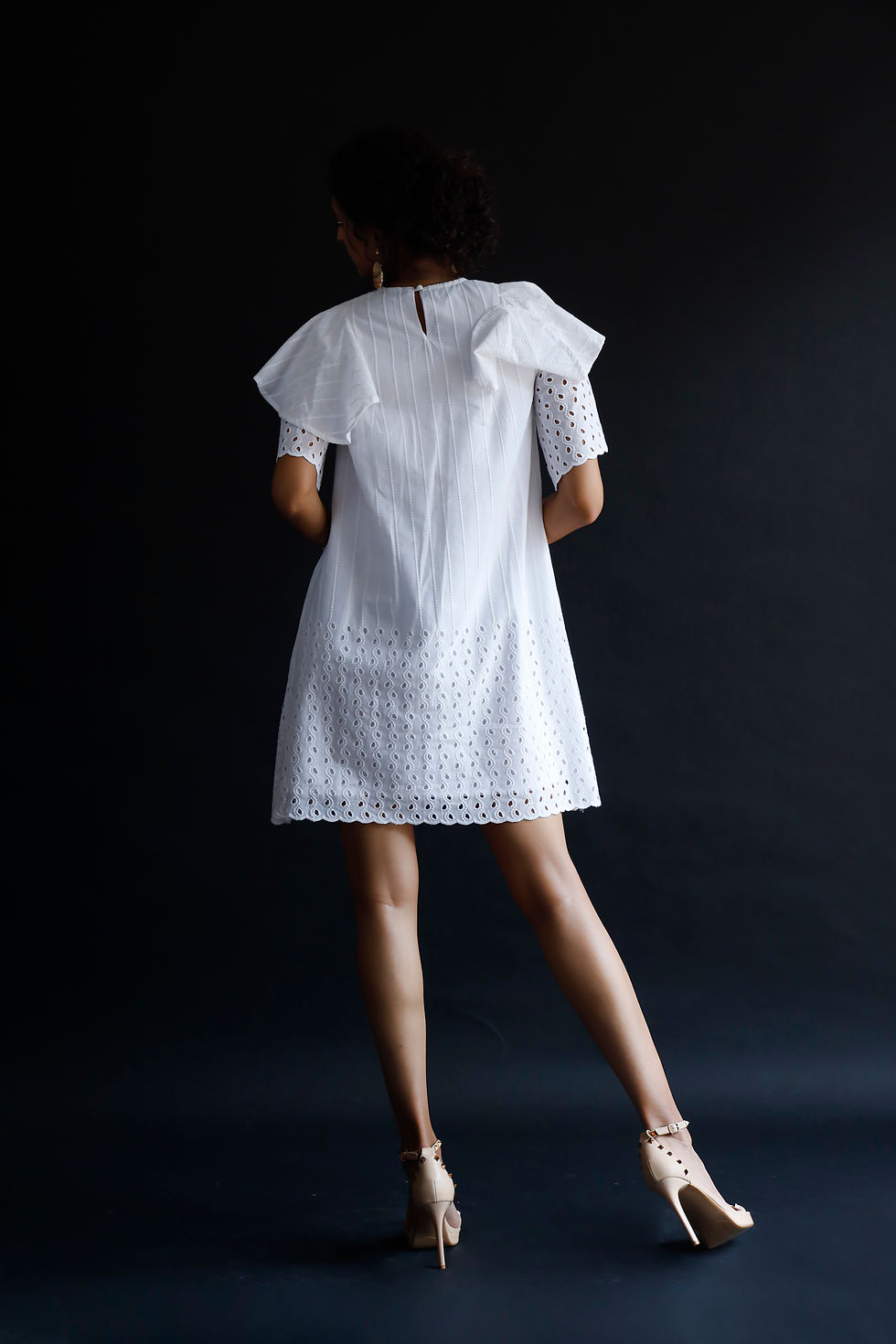 Миниатюра: Straight Dress with Detailed Sleeves