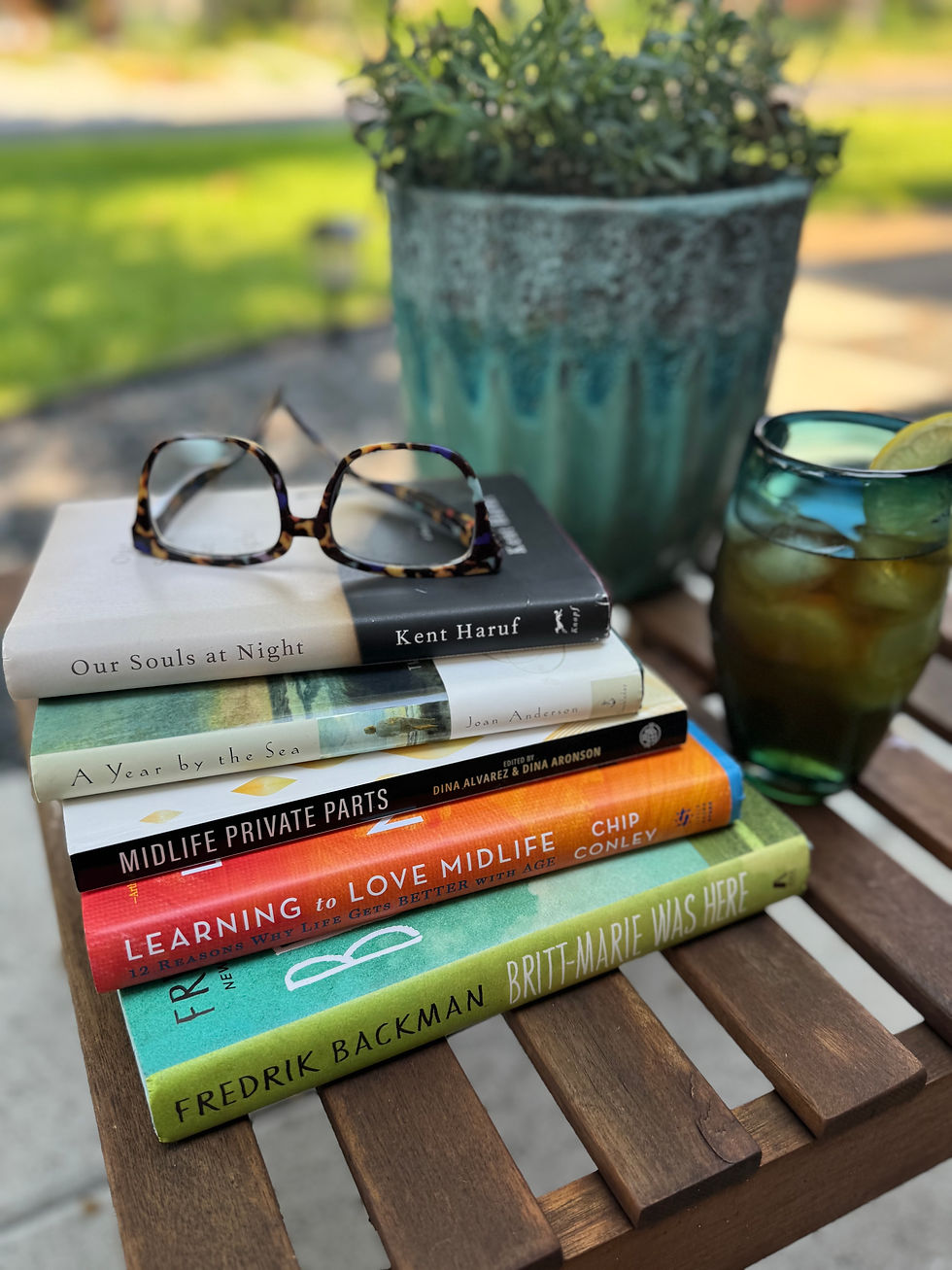 books, iced tea
