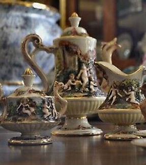 Garantiamo un trasloco sicuro per servizi di porcellana pregiata. Offriamo un imballaggio che prevede l'inserimento di ogni singolo pezzo in materiale anti-vibrazione e l'utilizzo di scatole rinforzate e imbottite | Intermove