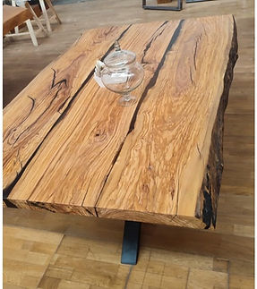 "Trasporto tavoli e sedie, servizio di trasloco professionale con Intermove24."