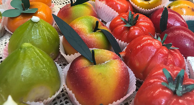 Sicilian Sweets with Intense Colors: Martorana Fruits 14 Sicilian Sweets with Intense Colors: Martorana Fruits