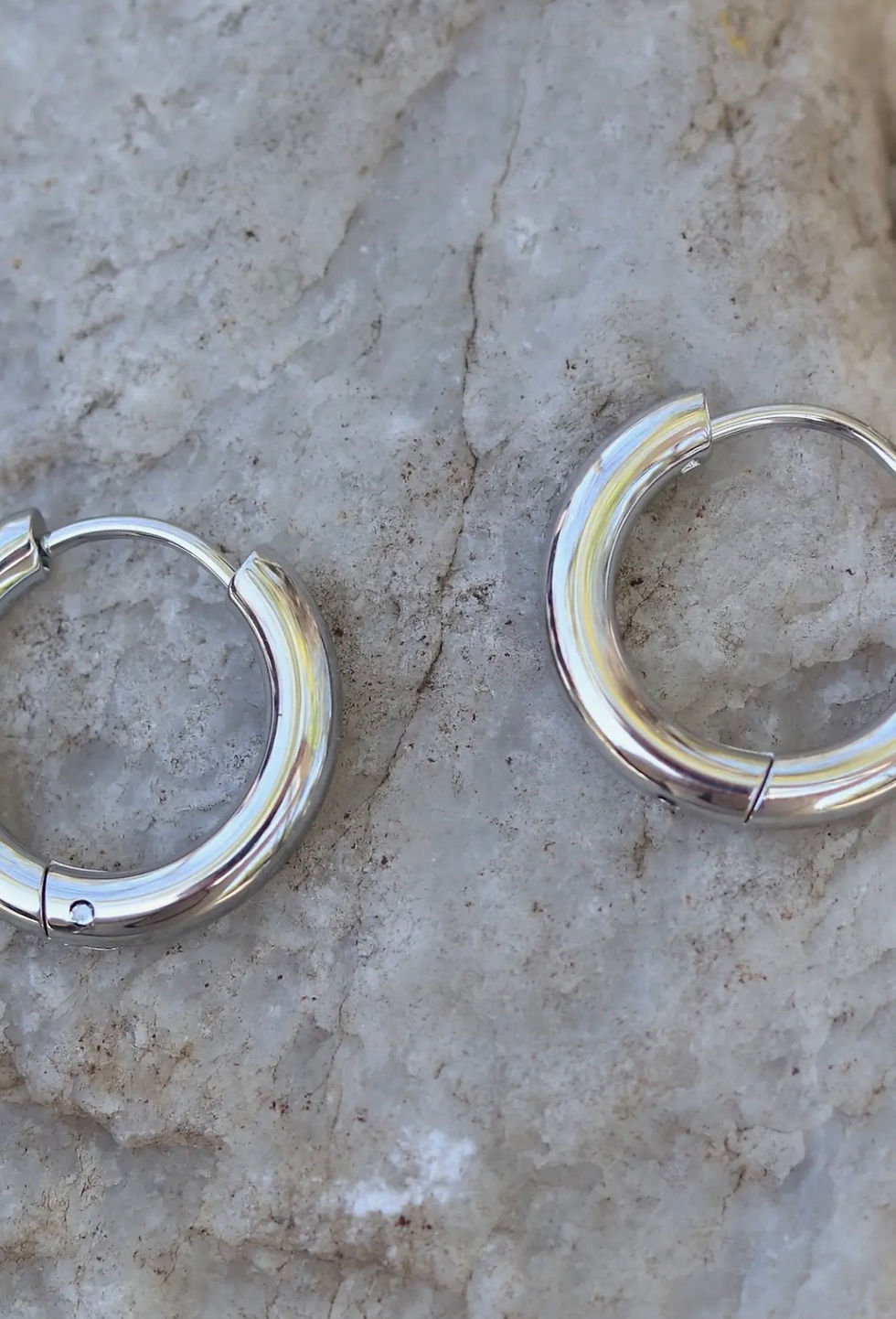 Thumbnail: Mara Hoops