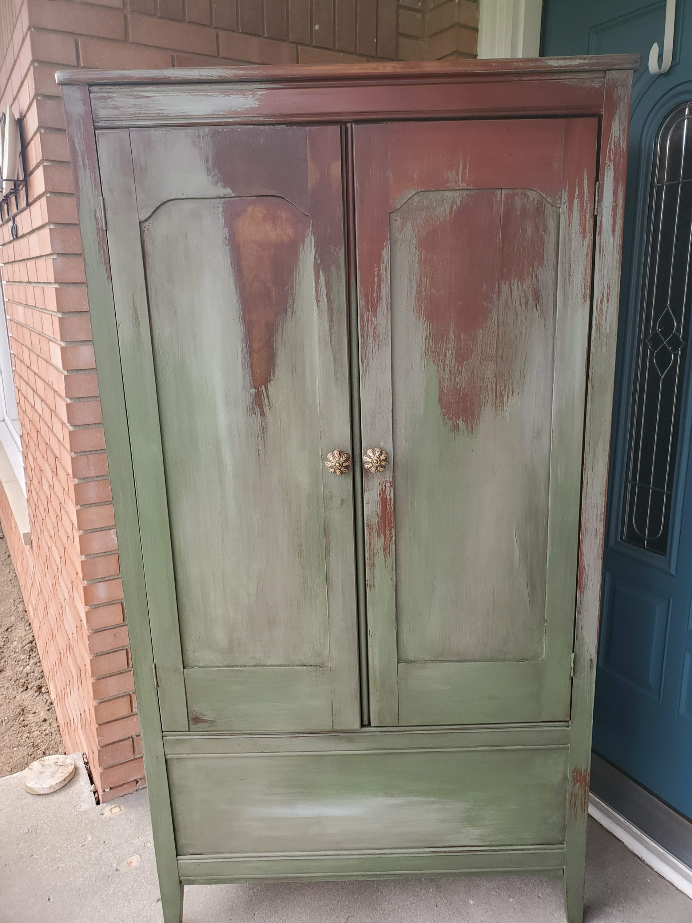 Wardrobe, distressed ombre effect
