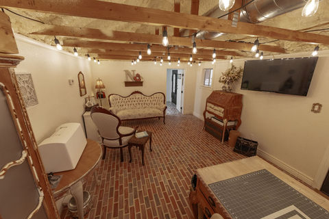 Small room to get ready at Vintage Nita