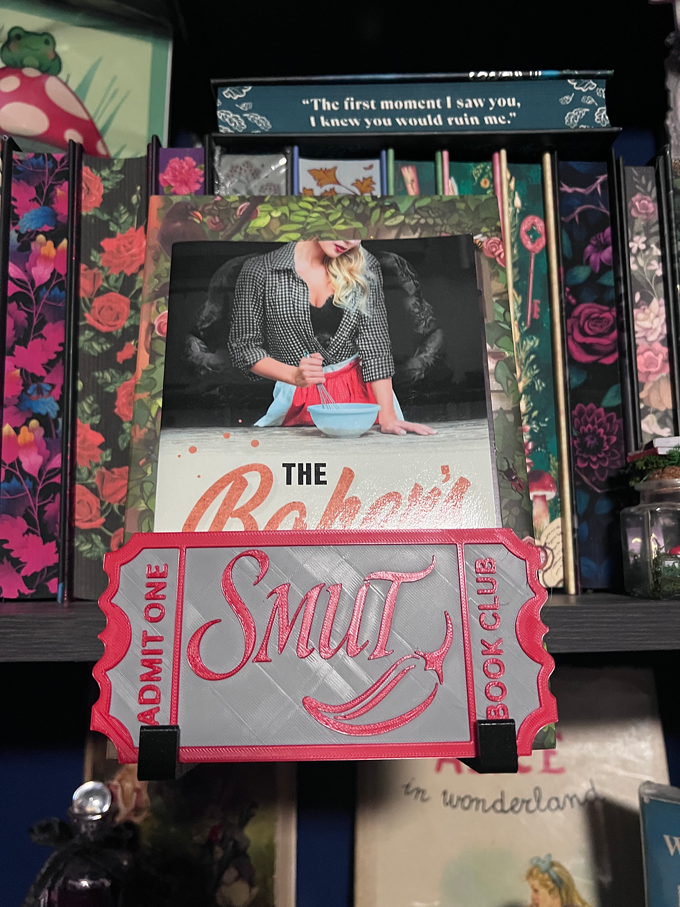 Thumbnail: Bookshelf ticket stub decor 