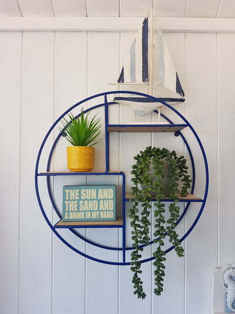 Seahorse Beach Hut | Samuel Thomas Art | Beach Hut Hire UK