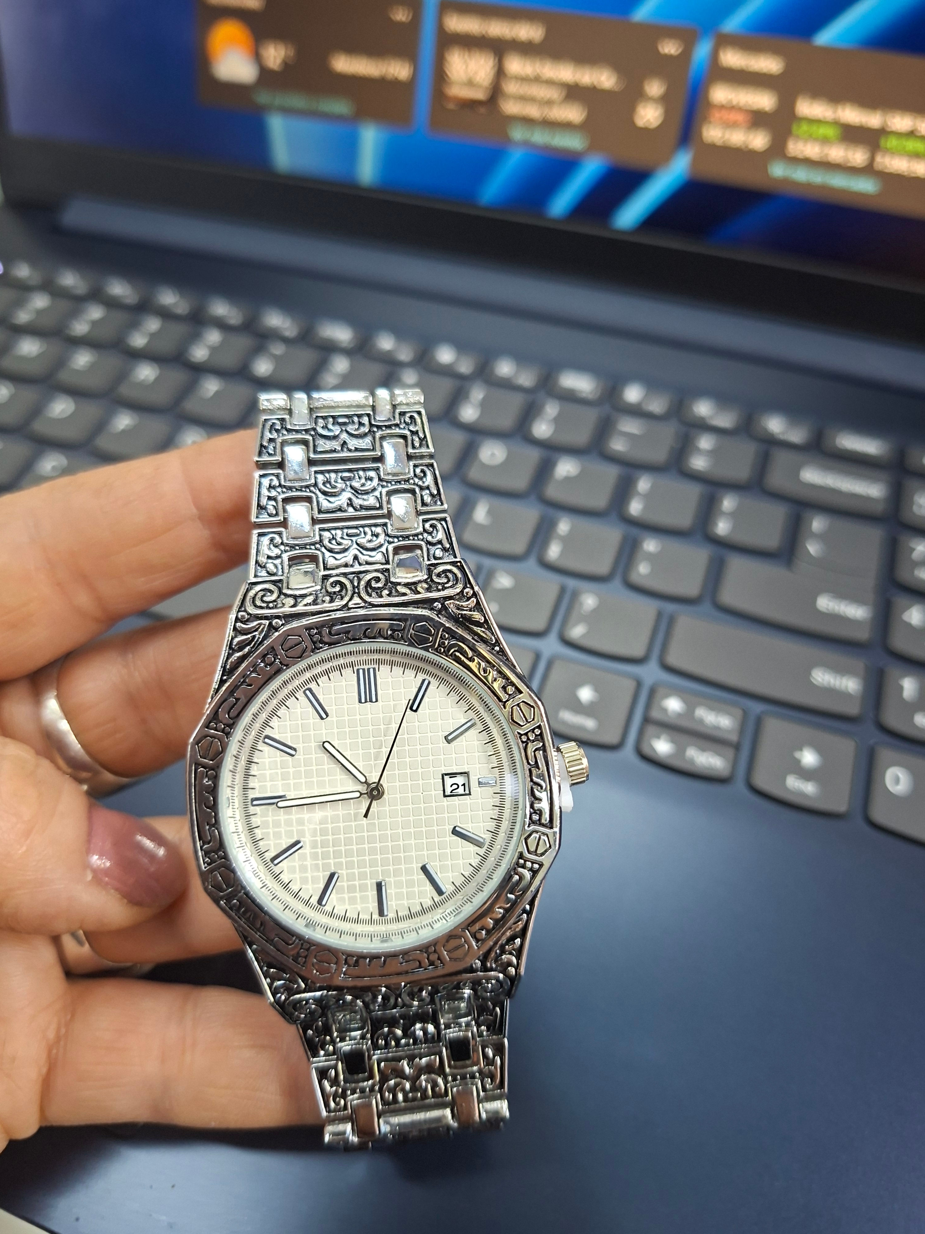 Reloj de hombre labrado.