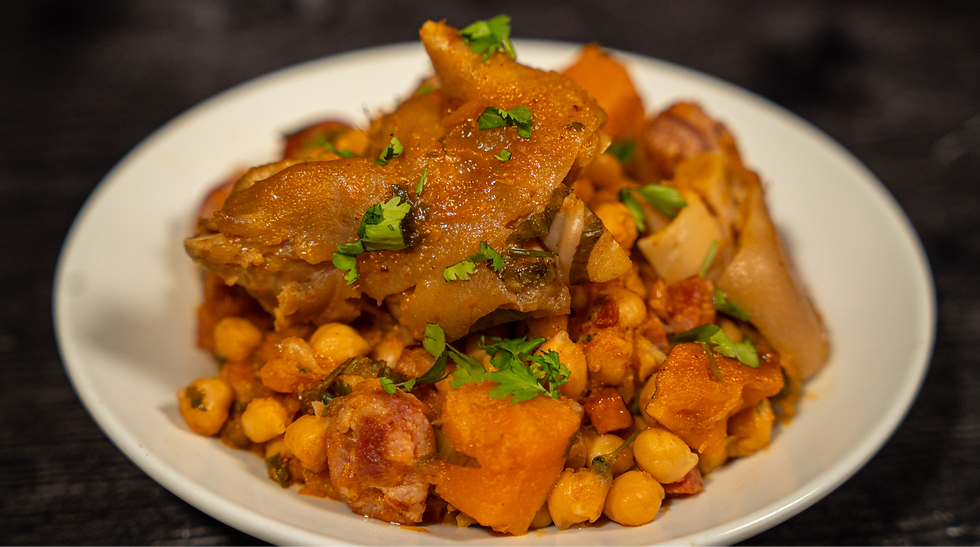 un plato de Garbanzos con Patitas