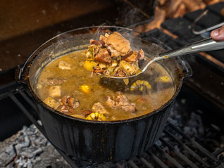 Sancocho hecho a Leña en La Parrilla Tradicional de Chargriller
