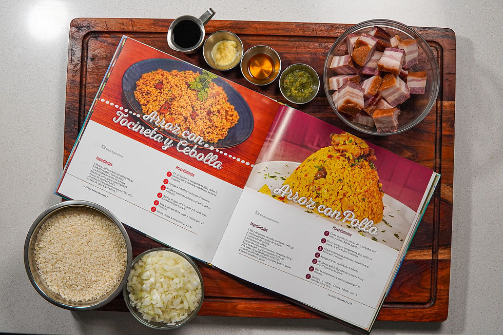 Mise en place para el arroz con tocineta y cebolla del libro del chef edgardo noel