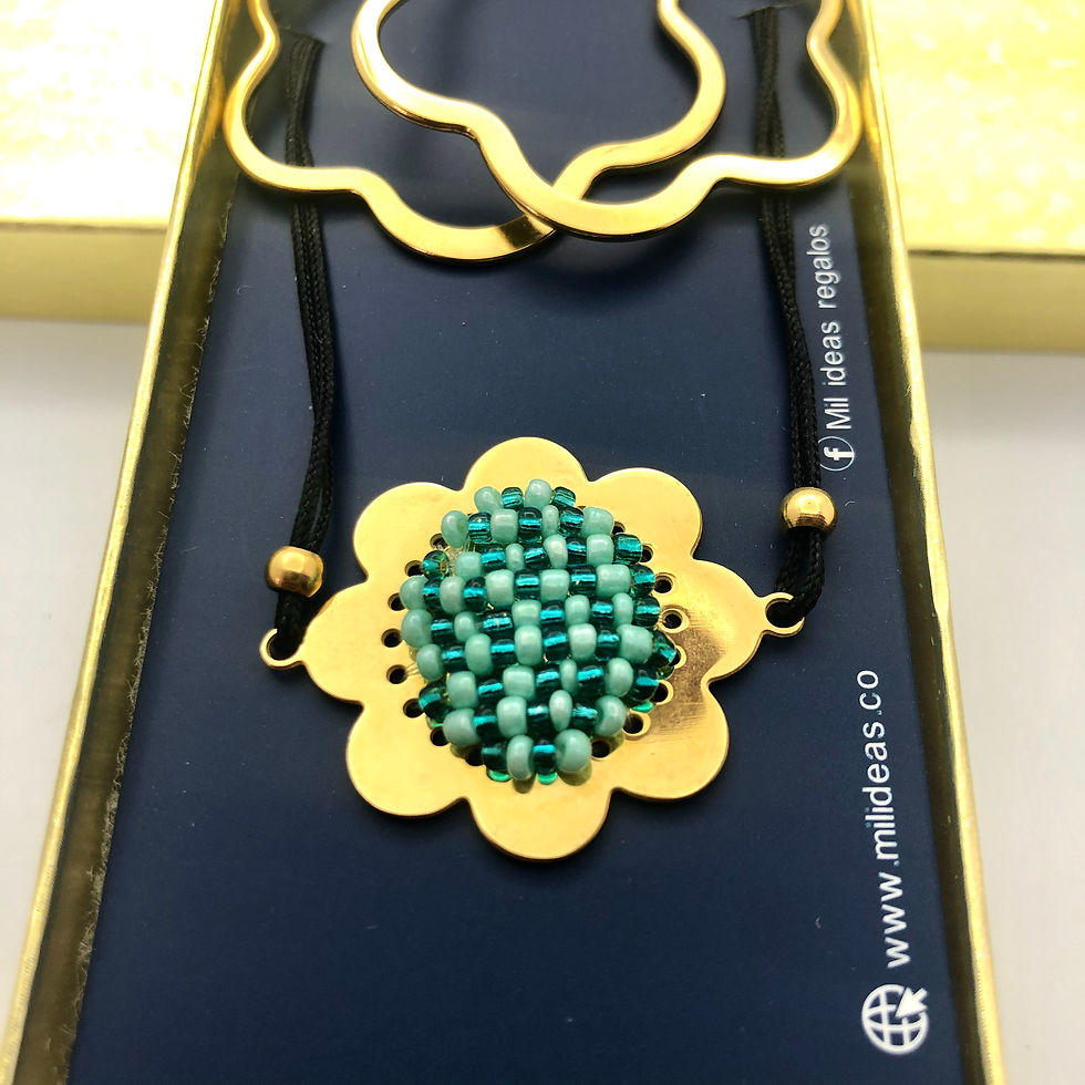 Miniatura: Set de Pulsera y Aretes en forma de Flor Dorados