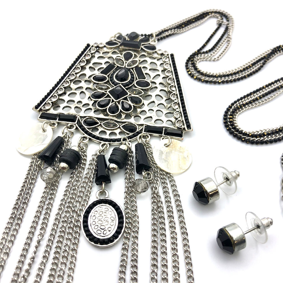 Collar Plateado Dije Trapecio Largo