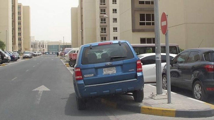 pavement parking in UAE