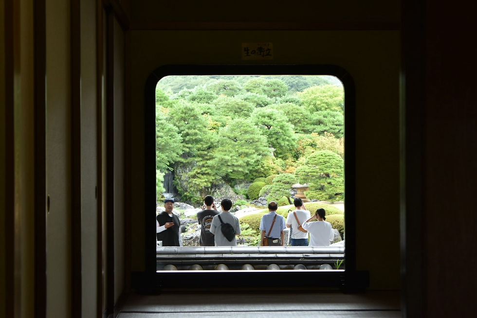 窓の向こうに広がる夏。