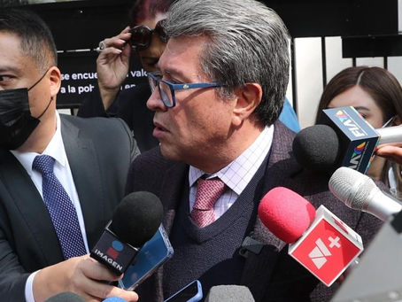 Monreal pide pruebas de sus dichos al senador Narro