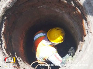 En Papalotla dan mantenimiento a la línea de drenaje sanitario en la calle Allende de Potrero.
