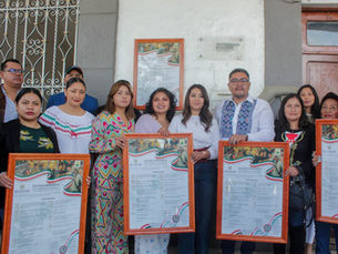 Integrantes del gobierno municipal colocan bandos solemnes en Zacatelco
