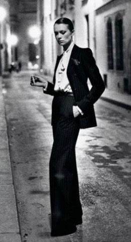 Yves Saint Laurent Model Unique Style
