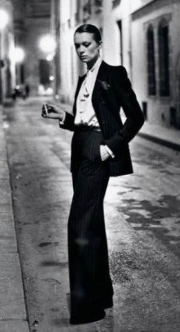 Yves Saint Laurent Model Unique Style