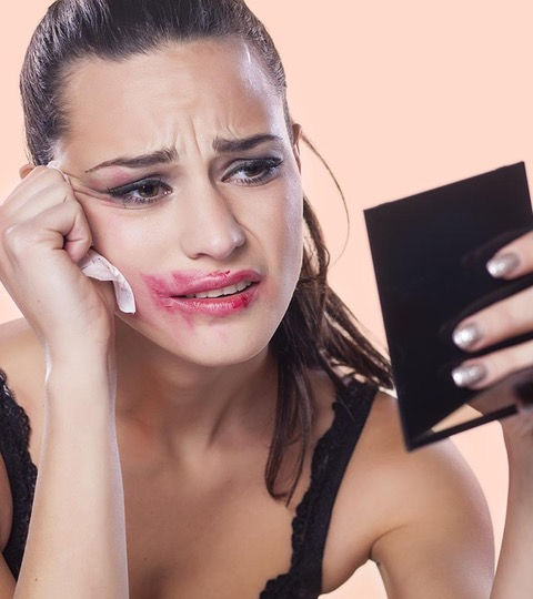 Do not apply drooling lipstick on a date