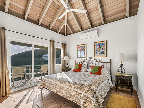 Coconut Groves 1st of 5 king bedrooms, all with bathrooms en suite.