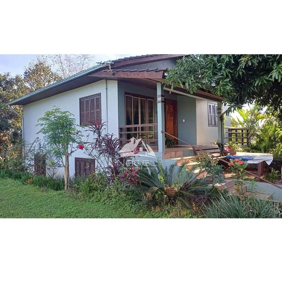 Miniatura: Casa de 2 Pisos com Energia Solar e Amplo Terreno Arborizado