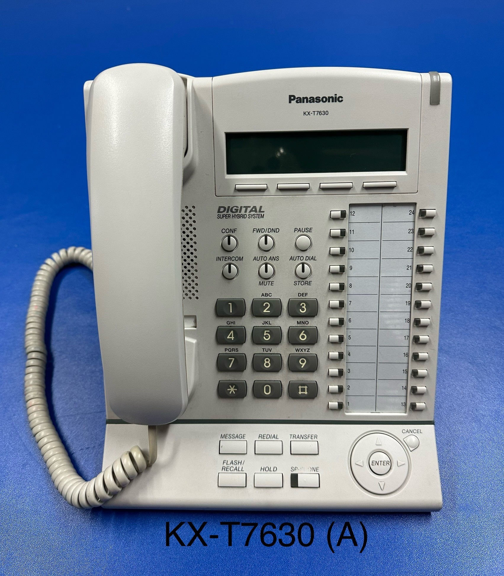 KX-T7630X(มือสอง) โทรศัพท์แบบดิจิตอลคีย์พานาโซนิค 24 ปุ่ม (สีขาว) มีจอ