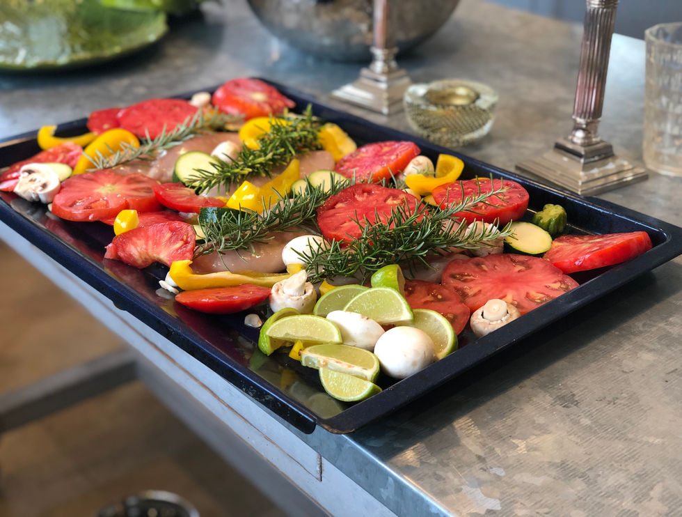 Assiette avec poisson frais et légumes