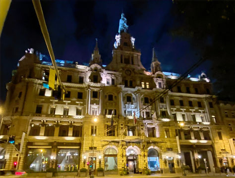 Het iconische Anantara New York Palac hotel in Boedapest