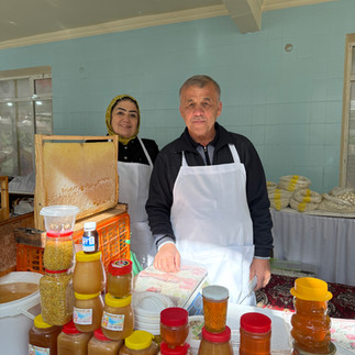 lokale honing en imker op de Siyab bazaar in Samarkand, Oezbekistan