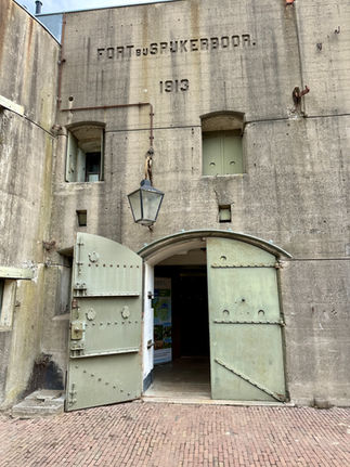 Inkom Fort bij Spijkerboor in Laag Holland