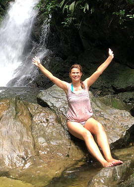 Me, Inge in Colombia enjoying a refreshing waterfall