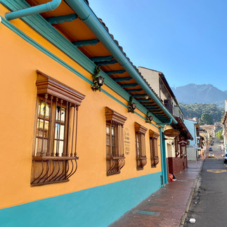 kleurrijke huizen in de oudste wijk van Bogota