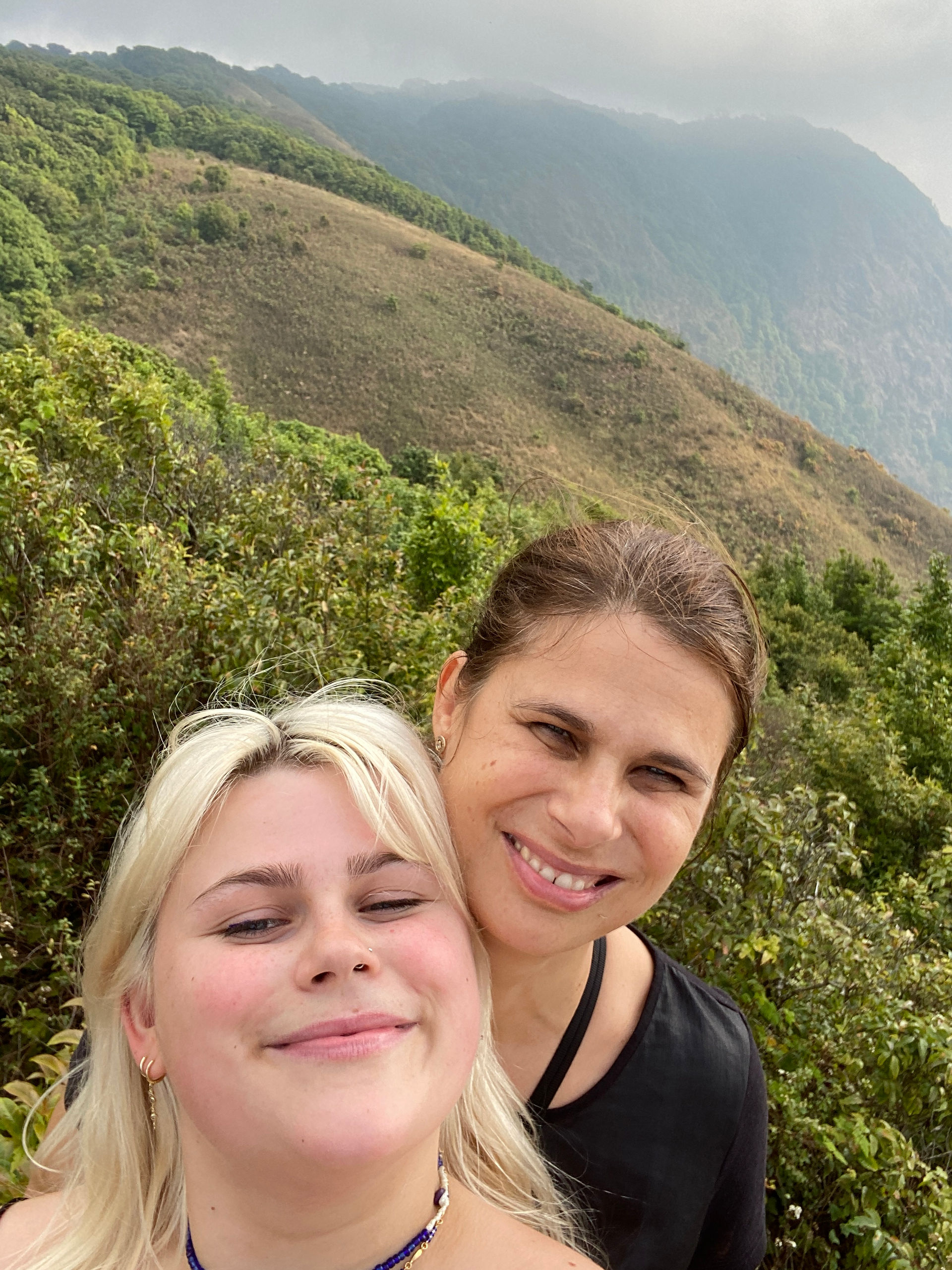op het uitkijkpunt bovenop Doi Inthanon, Noord-Thailand