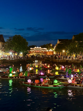 Gezellige lantaarns op de rivier in Hoi An, Vietnam