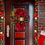 Miniatura: Red Christmas Wreath with Lamp, door with garland, La Magia Del Natale