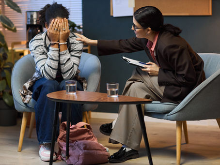 Psychologue spécialisé burn-out reçoit un patient au Cabinet Saint-Aimé Toulouse