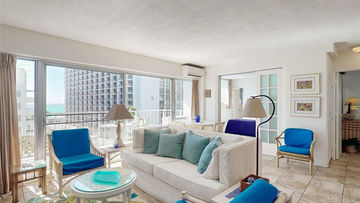Christopher Causey Sells 1.025 Million Dollar 2-Bedroom Unit in the Heart of Waikiki, Beats out 27 Offers