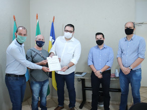 Prefeitura entrega 139 escrituras para moradores de Dourados