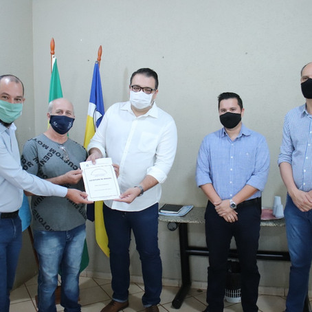 Prefeitura entrega 139 escrituras para moradores de Dourados