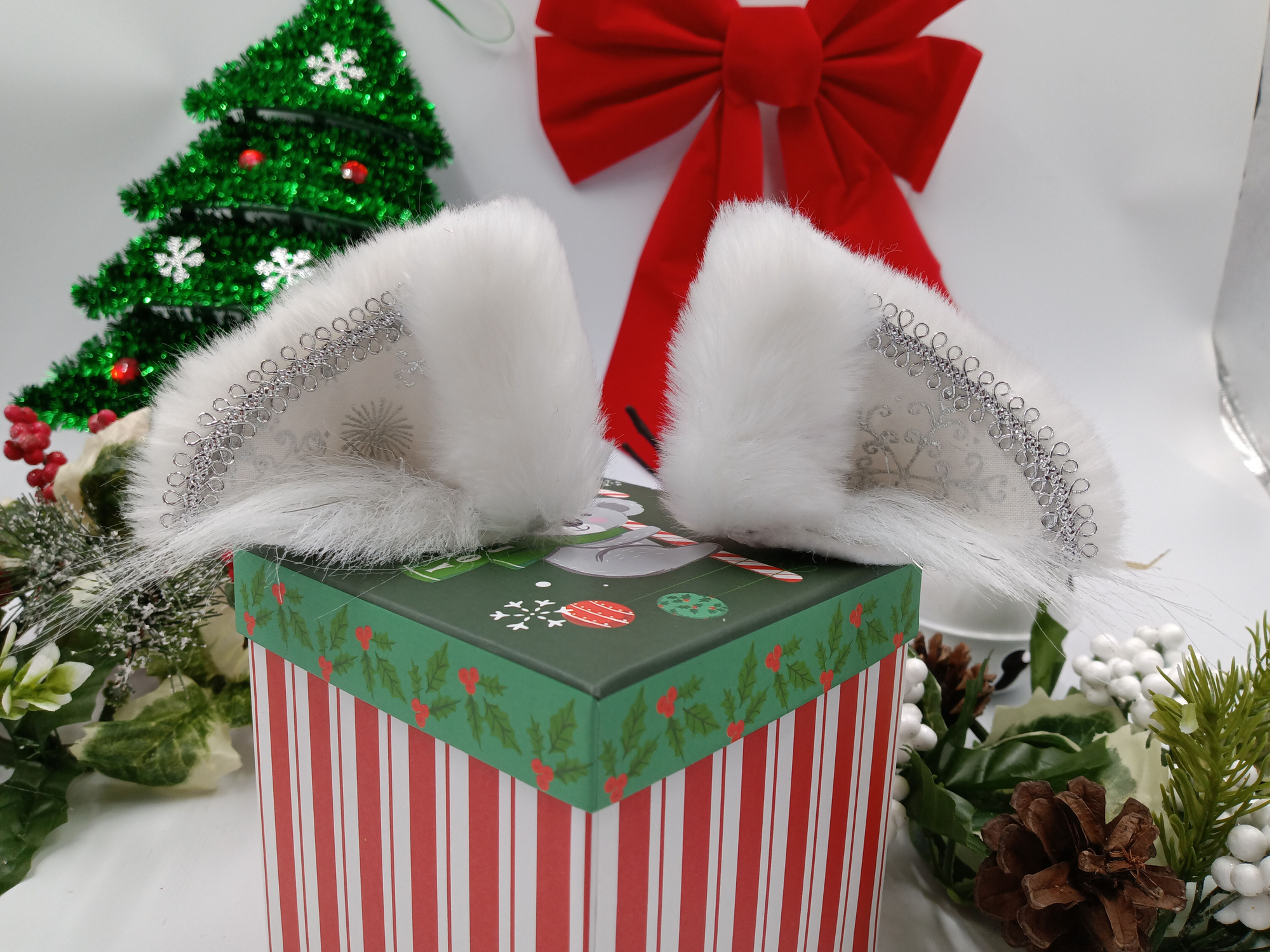 Silver & White Scream Kiwi Boops