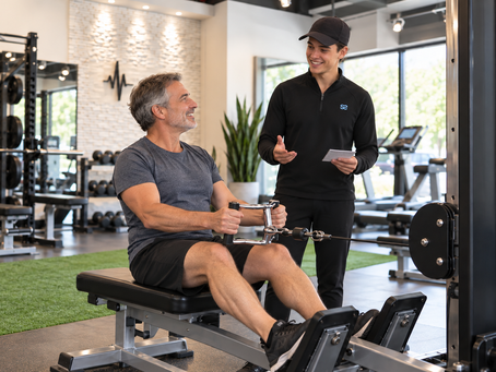 Musculation à la poulie encadrée par un kinésiologue à la clinique Système Santé