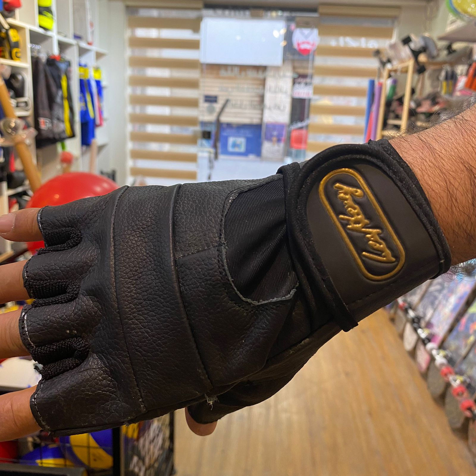 Pakistan gym glove