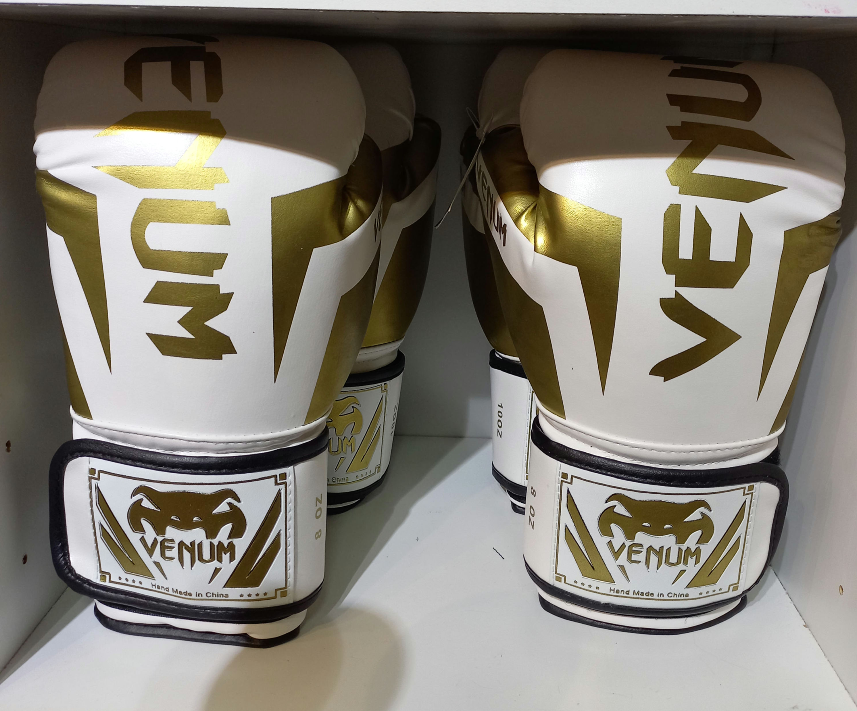 Venum Glove 